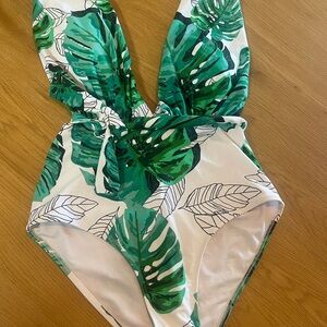 Cupshe Green Tropical Leaf One-Piece Swimsuit with White Base
